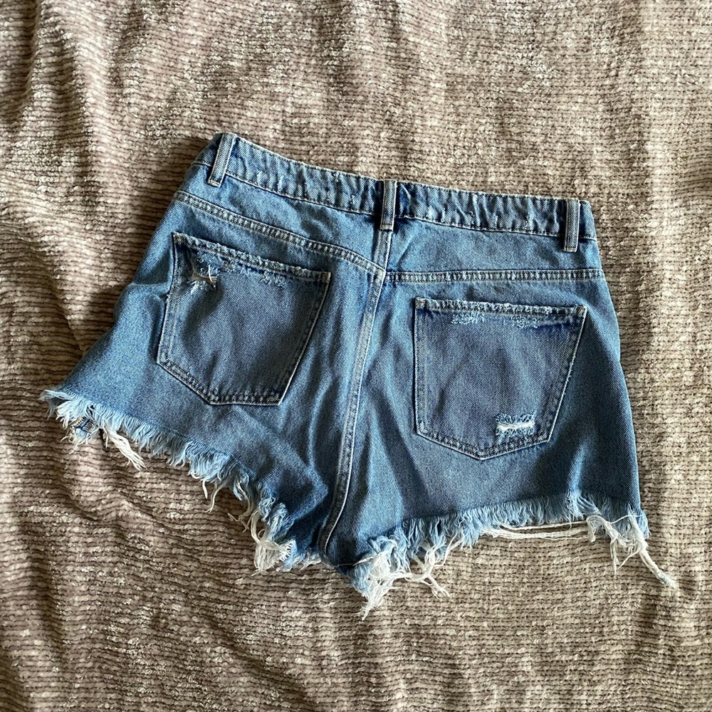Zara mid-rise frayed denim shorts